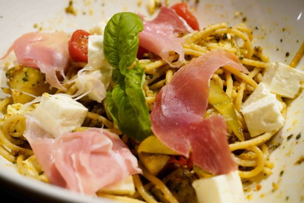 Nudeln_Basilikum-Sesam-pesto Nudeln_Basilikum-Sesam-pesto