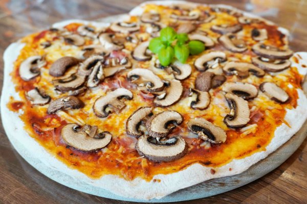Pizza_Champignons Schinken