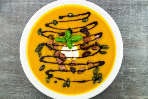 istockphoto-1025641666-612×612 Hokkaido pumpkin as a soup with crème fraiche roasted pumpkin seeds and roasted cabanossi